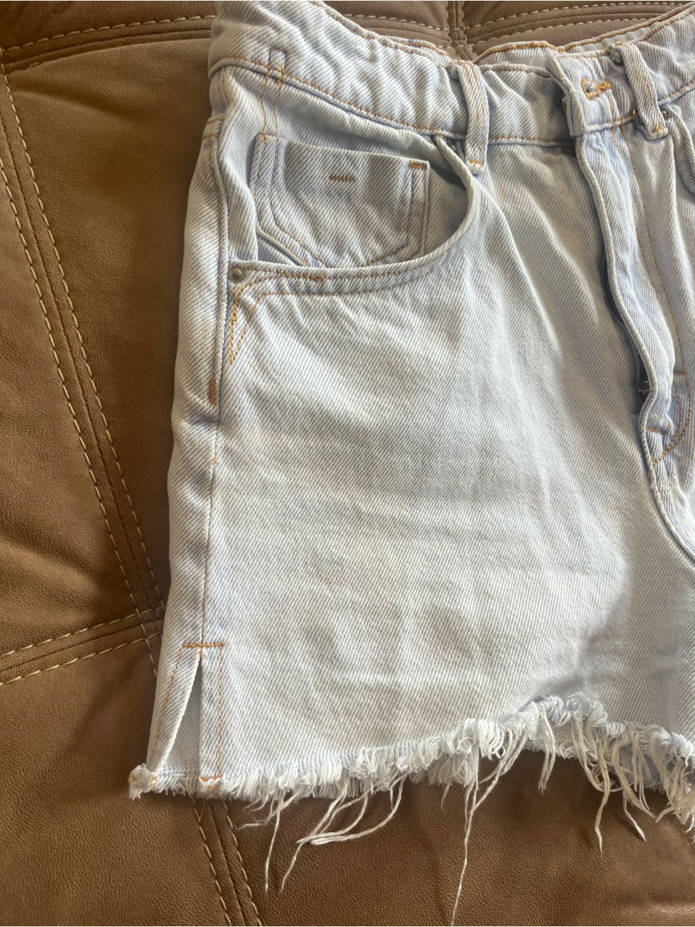 ZARA Light Wash Frayed Hem Denim Shorts - Picture 3 of 6